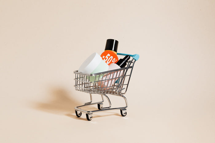 Shopping cart filled with discounted products, representing conditional rebate promotions, payout models, and promotional costs for ecommerce brands in 2026.